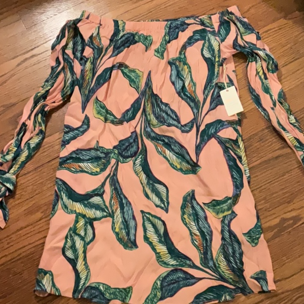 Forever 21 off the shoulders top. Size small.